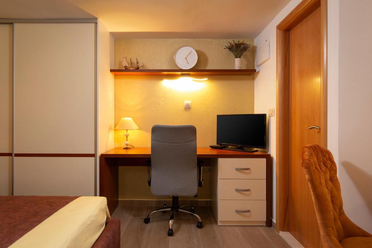 Studio Apartment Oleander Split Exteriör bild